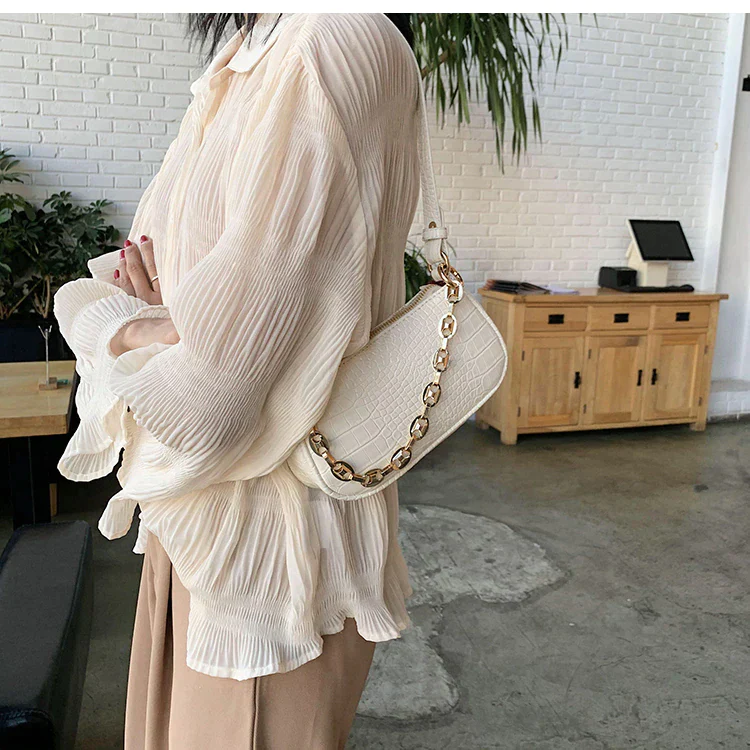 Ladies baguette shoulder bag