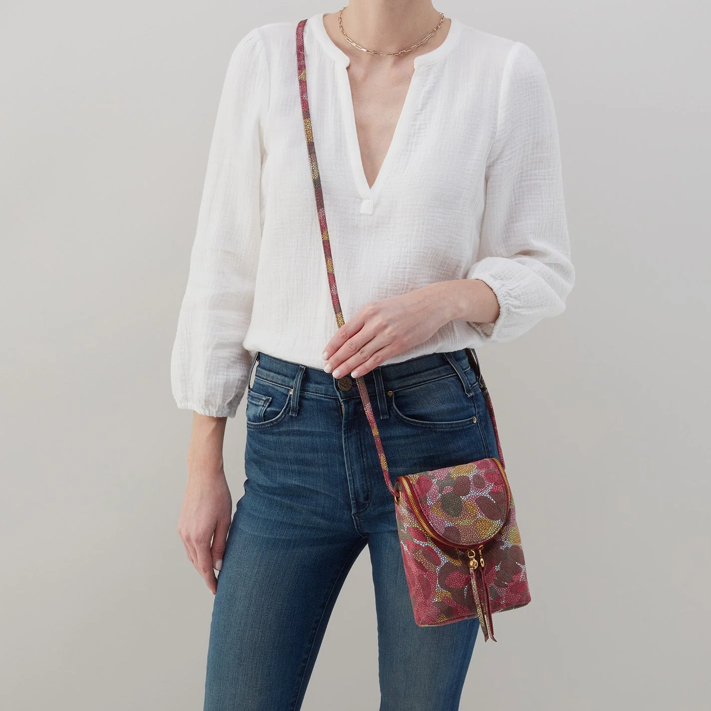 Fern Crossbody in Printed Leather - Abstract Foliage Gold Leaf