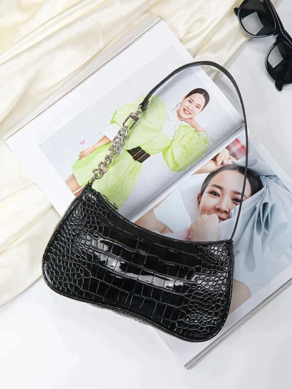 Ladies baguette handbag