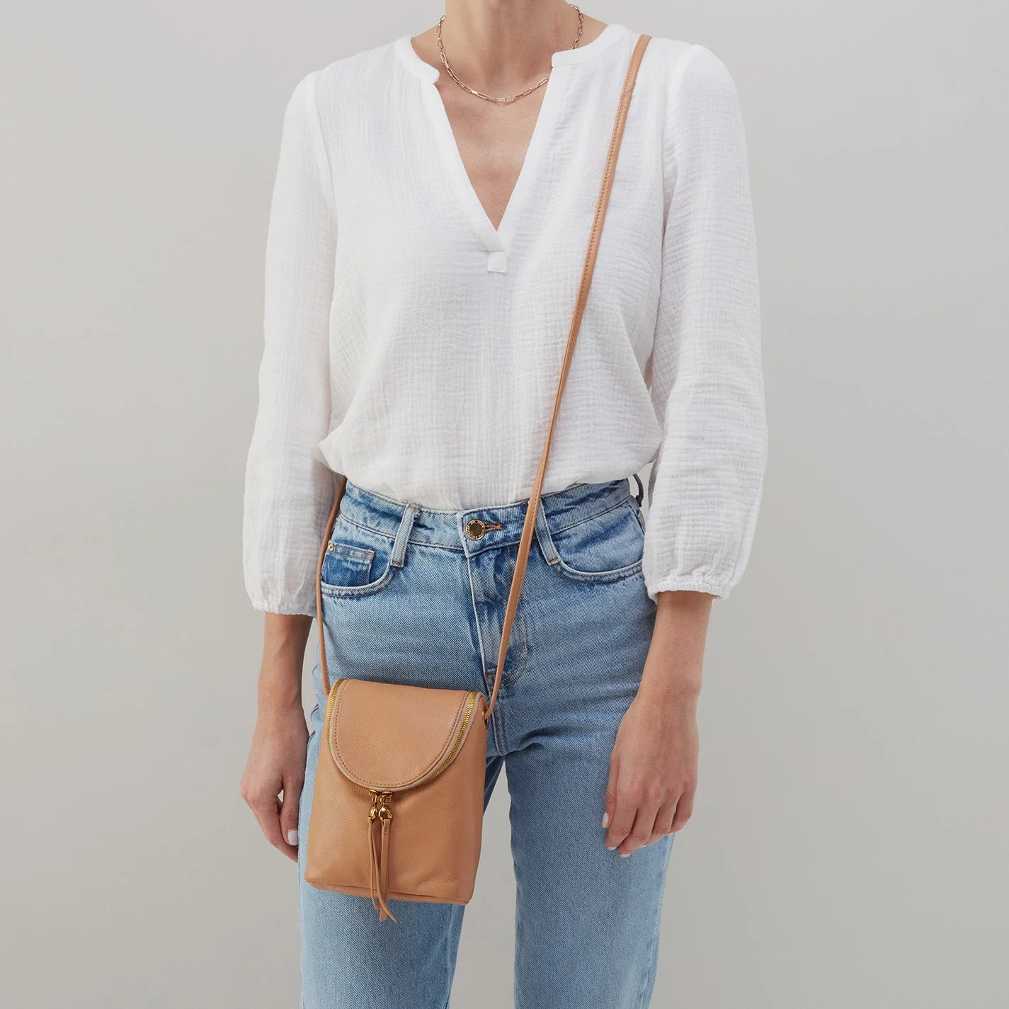 Fern Crossbody in Pebbled Leather - Sandstorm Gold Leaf