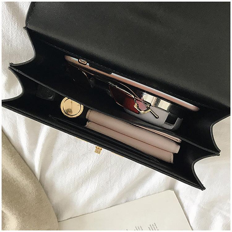 Ladies crossbody messenger bag with chunky chain detail