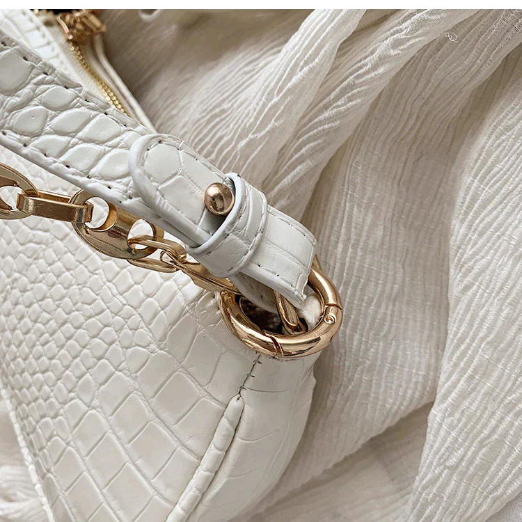 Ladies baguette shoulder bag