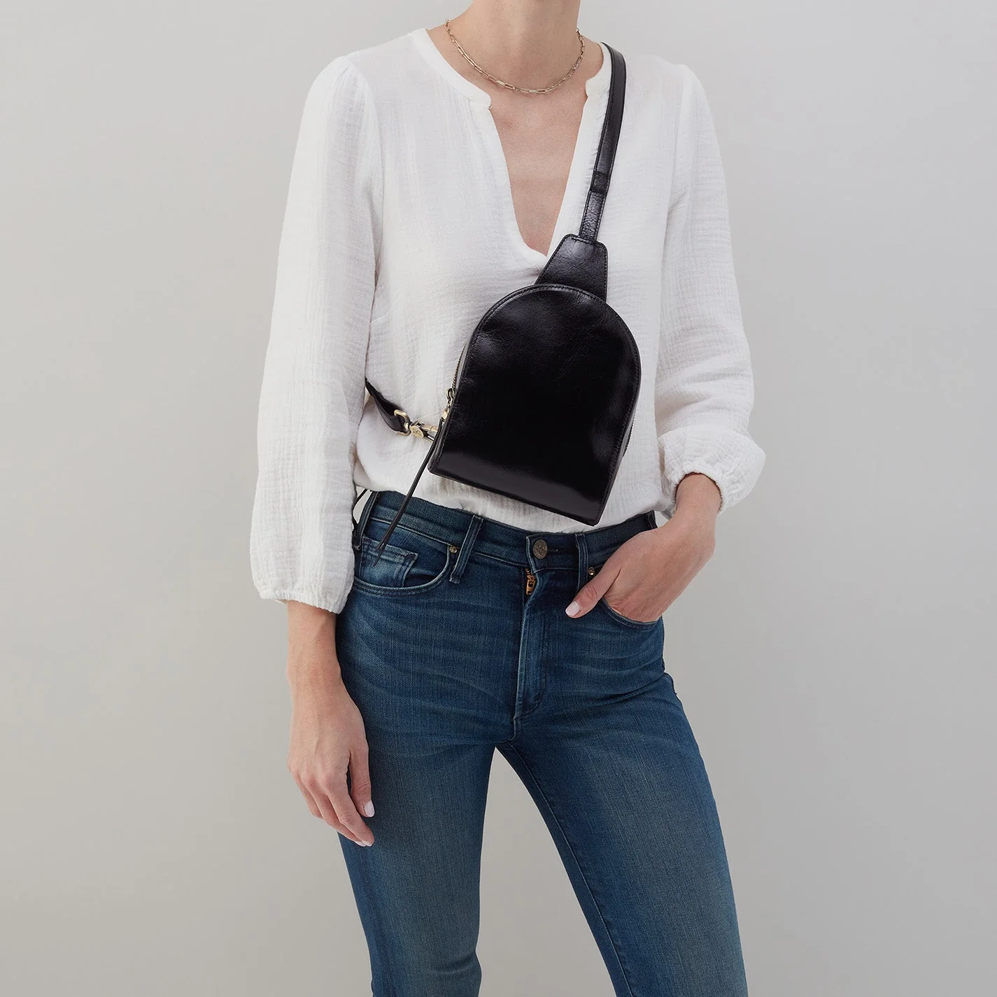 Dillon Sling in Polished Leather - Black Desert