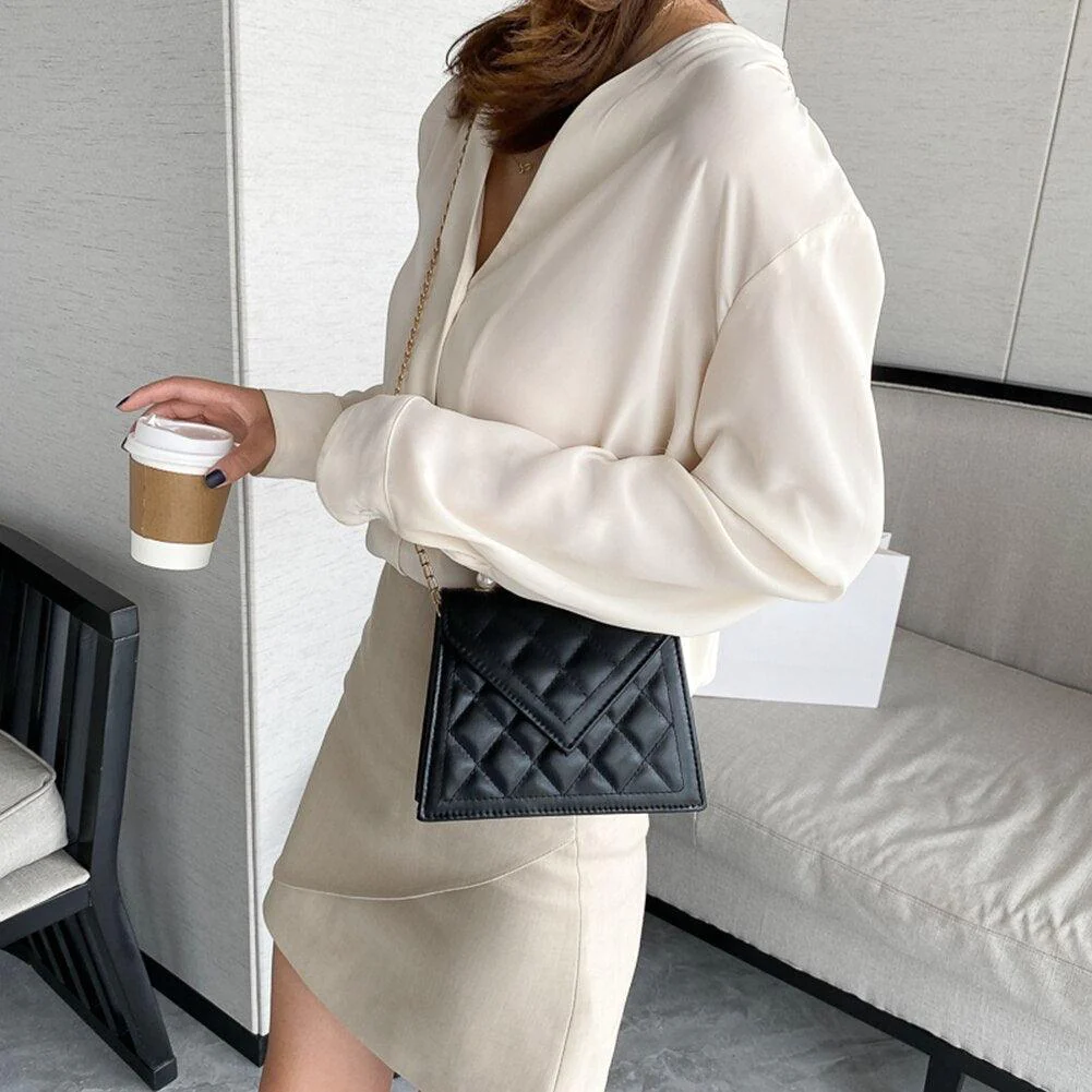 Ladies mini bag with pearl handle lattice pattern