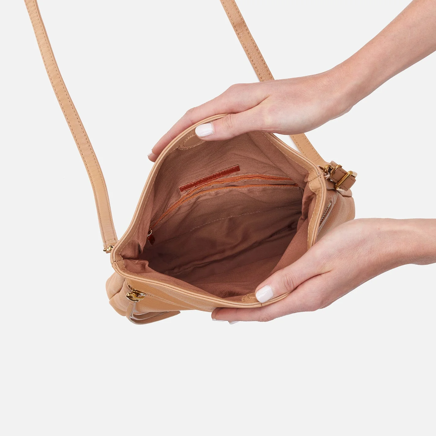 Draft Crossbody in Pebbled Leather - Sandstorm White