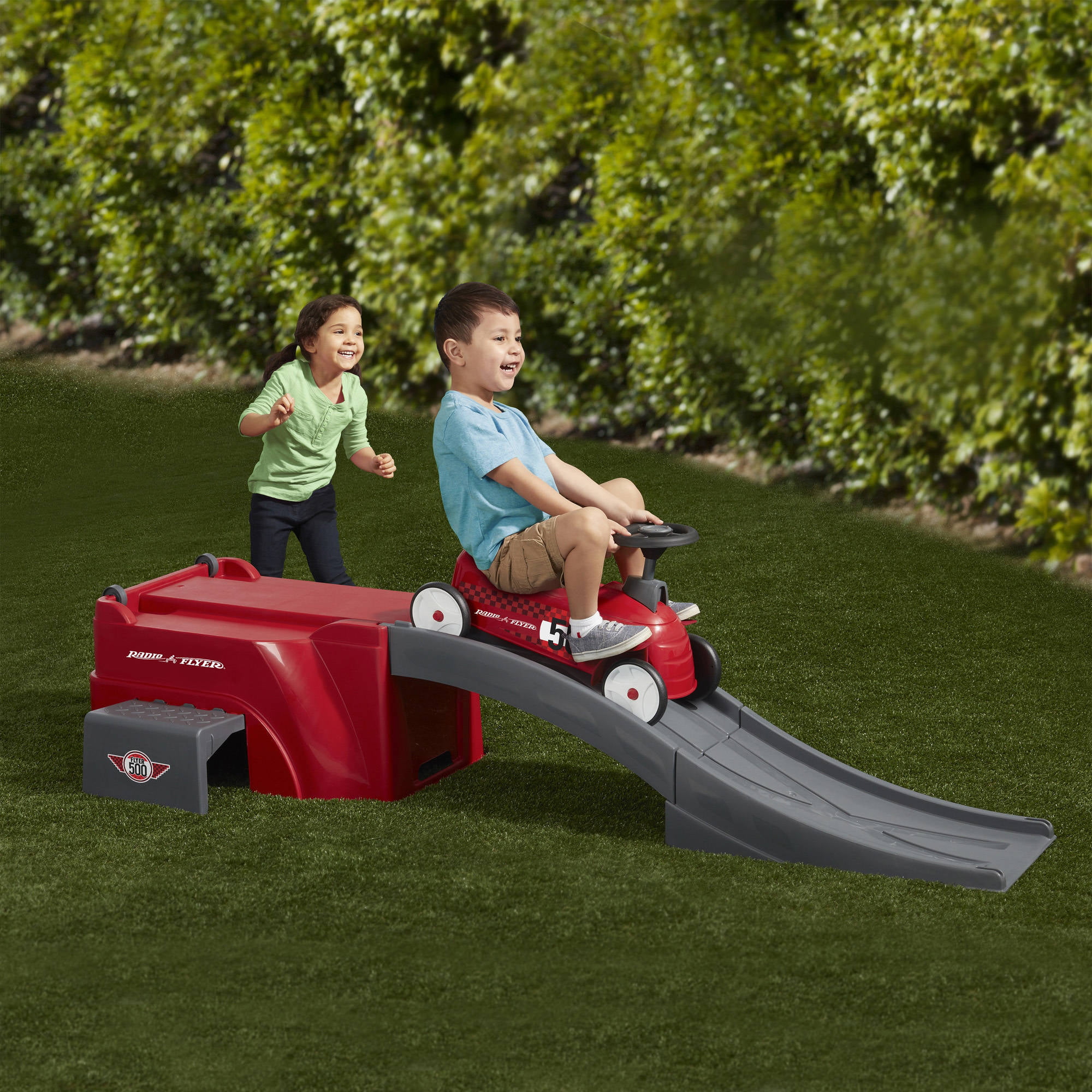 Radio Flyer. Flyer 500 Ride-on with Ramp and Car. Red