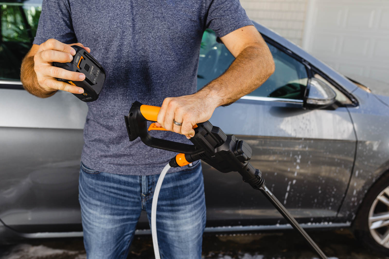 Worx WG620.1 POWER SHARE 20-Volt 320 PSI 0.53 GPM Hydroshot Cordless Portable Pressure Washer. Battery and Charger Included