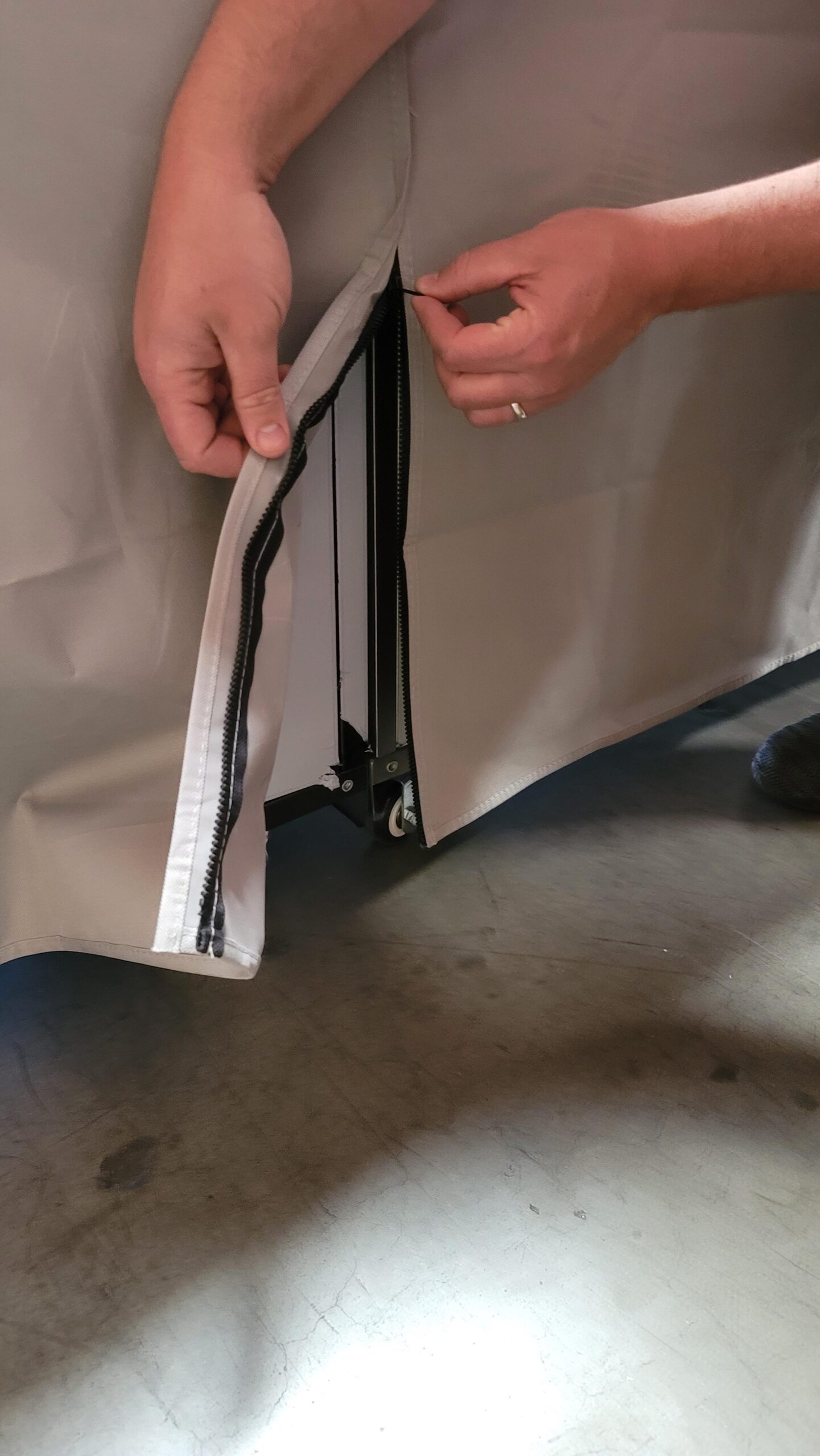 Mont Alpi 400 Island grill cover