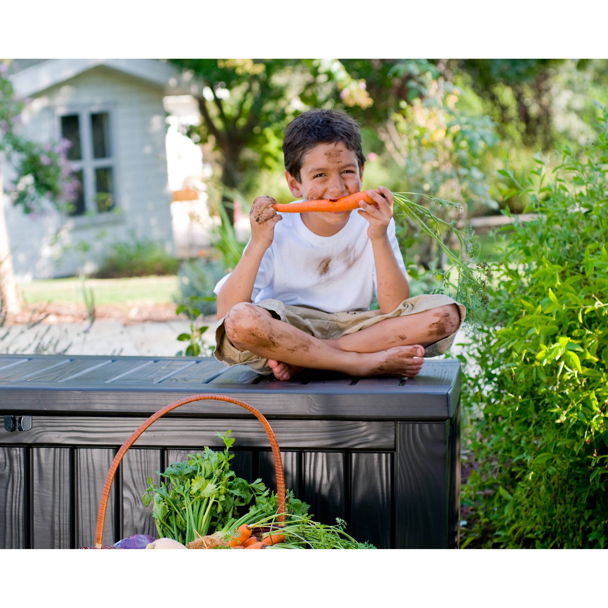 Keter Rockwood Outdoor Plastic Deck Box. All-Weather Resin Storage. 150 Gal. Grey