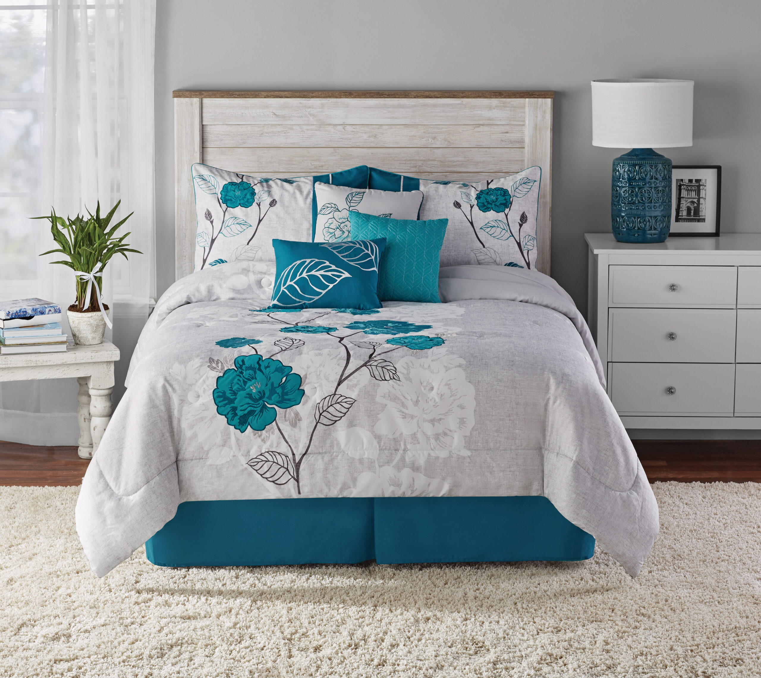 Mainstays 7-Piece Teal Roses Comforter Set. Full/Queen. With Embroidered Applique Detail