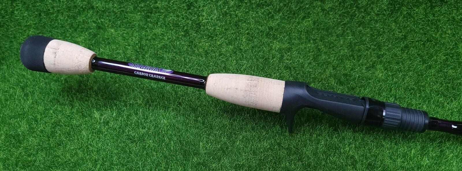 St. Croix Mojo Bass 7-1″ Casting Rod Medium Power. Moderate Action (Carbon Cranker) - MJC71MM