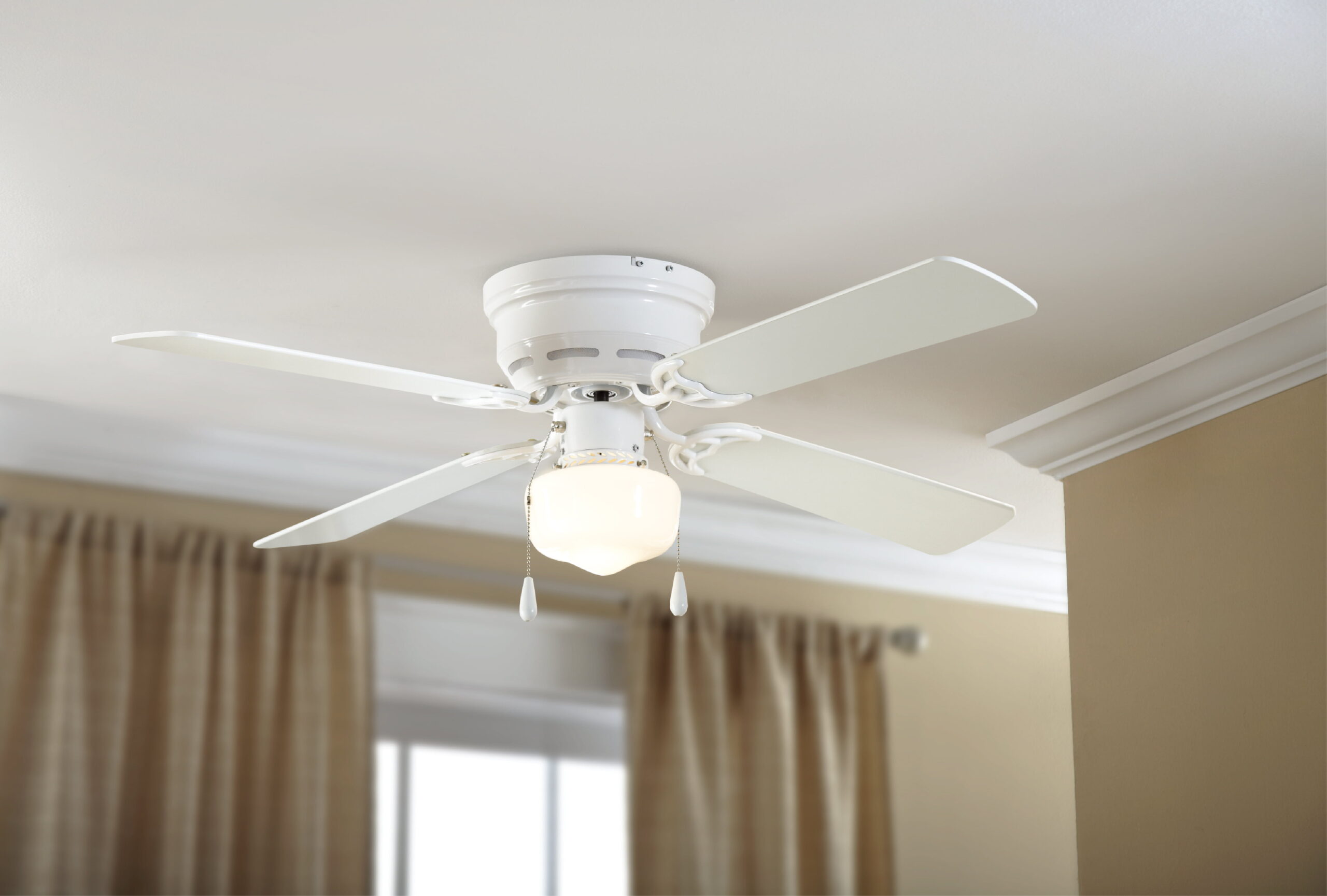 Mainstays 42″ Hugger Metal Indoor Ceiling Fan with Light. White. 4 Blades. LED Bulb. Reverse Airflow