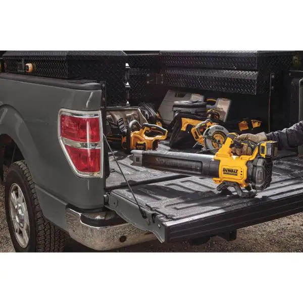 DEWALT DCKO222M1 20-Volt MAX Cordless Lithium-Ion String Trimmer. Blower Combo Kit (2-Tool) with Battery and Charger