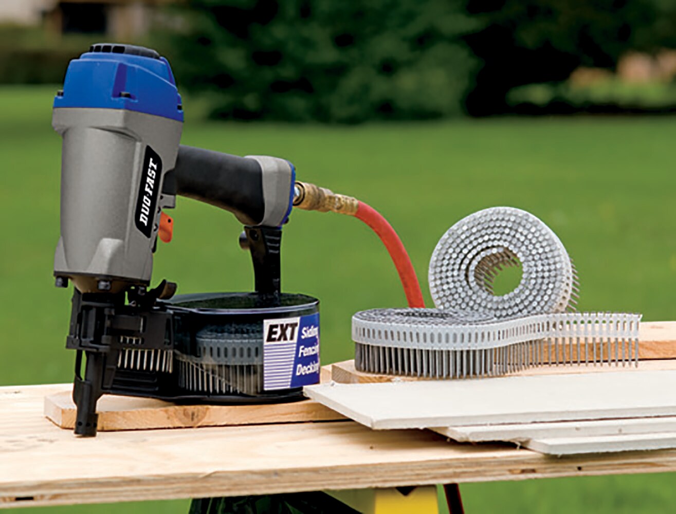 Duo-Fast DF225C 2.25-in Pneumatic Siding Nailer