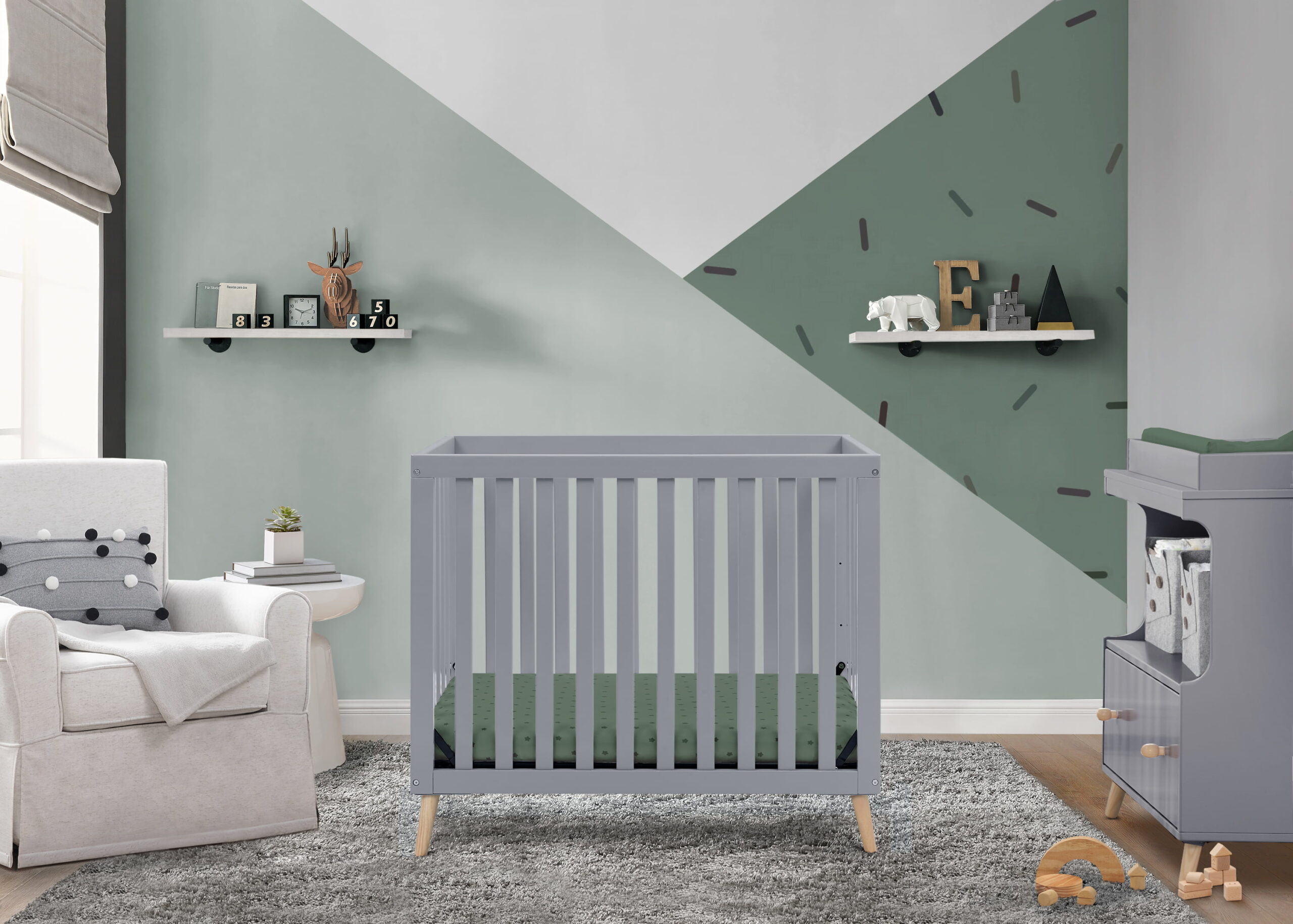 Delta Children Essex Convertible Mini Baby Crib with Mattress. Grey/Natural