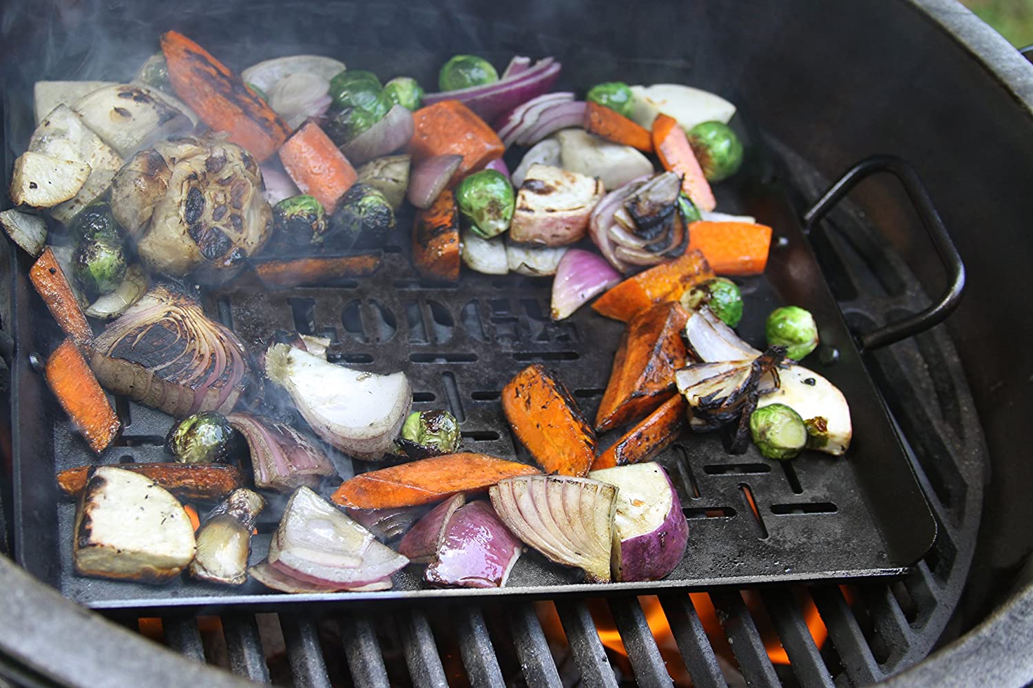 Lodge CRSGP12 13″ x 12″ Seasoned Carbon Steel Grilling Pan