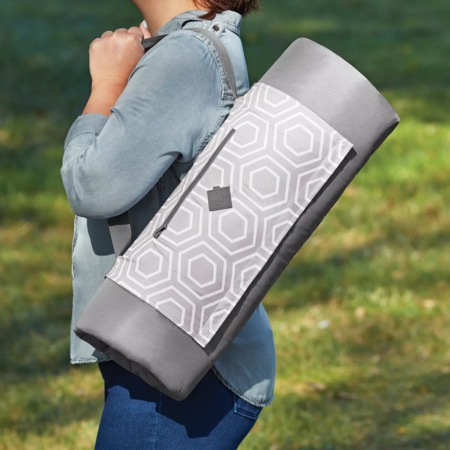 Member-s Mark Oversized 8′ x 8′ Outdoor Blanket. Gray