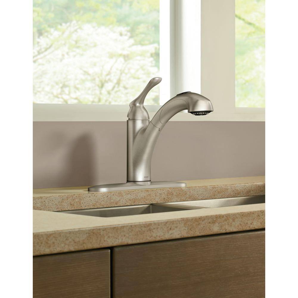 MOEN  Banbury Single-Handle Pull-Out Sprayer Kitchen Faucet with Power Clean in Spot Resist Stainless