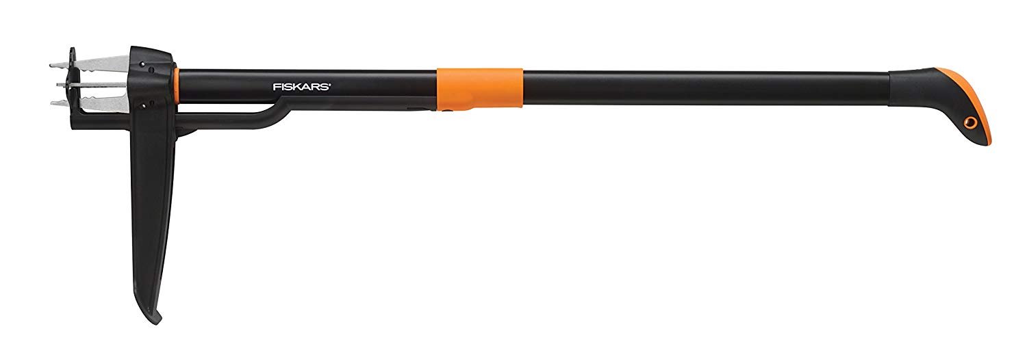 Fiskars 339950-1001 39″ 4-Claw Weeder. 1-Pack. Black/Orange