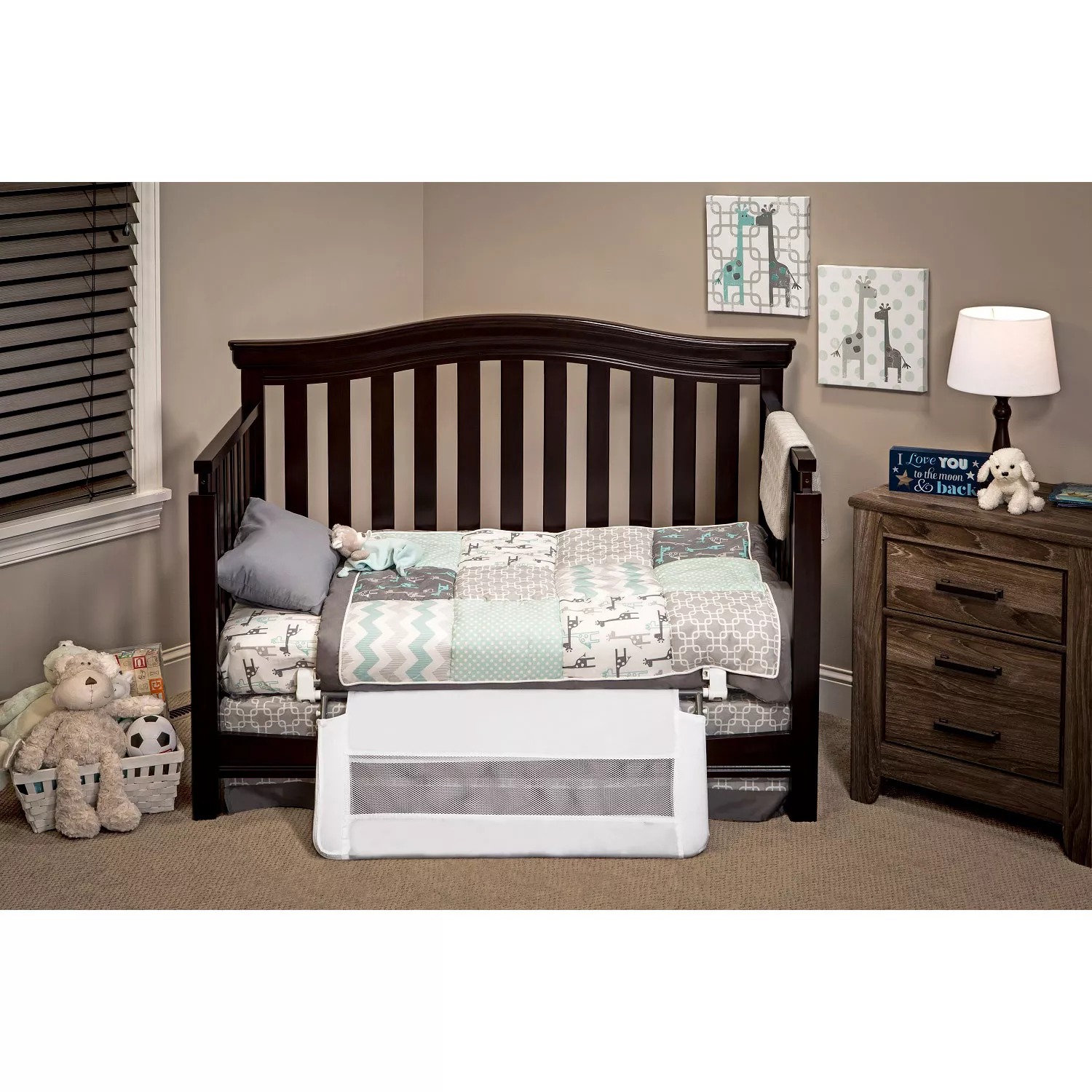 Regalo Swing Down Convertible Crib Rail. 33″