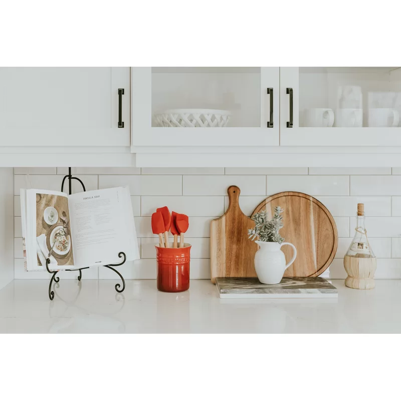 Le Creuset JS450-67 Silicone Craft Series Utensil Set with Stoneware Crock. 5 pc.. Cerise