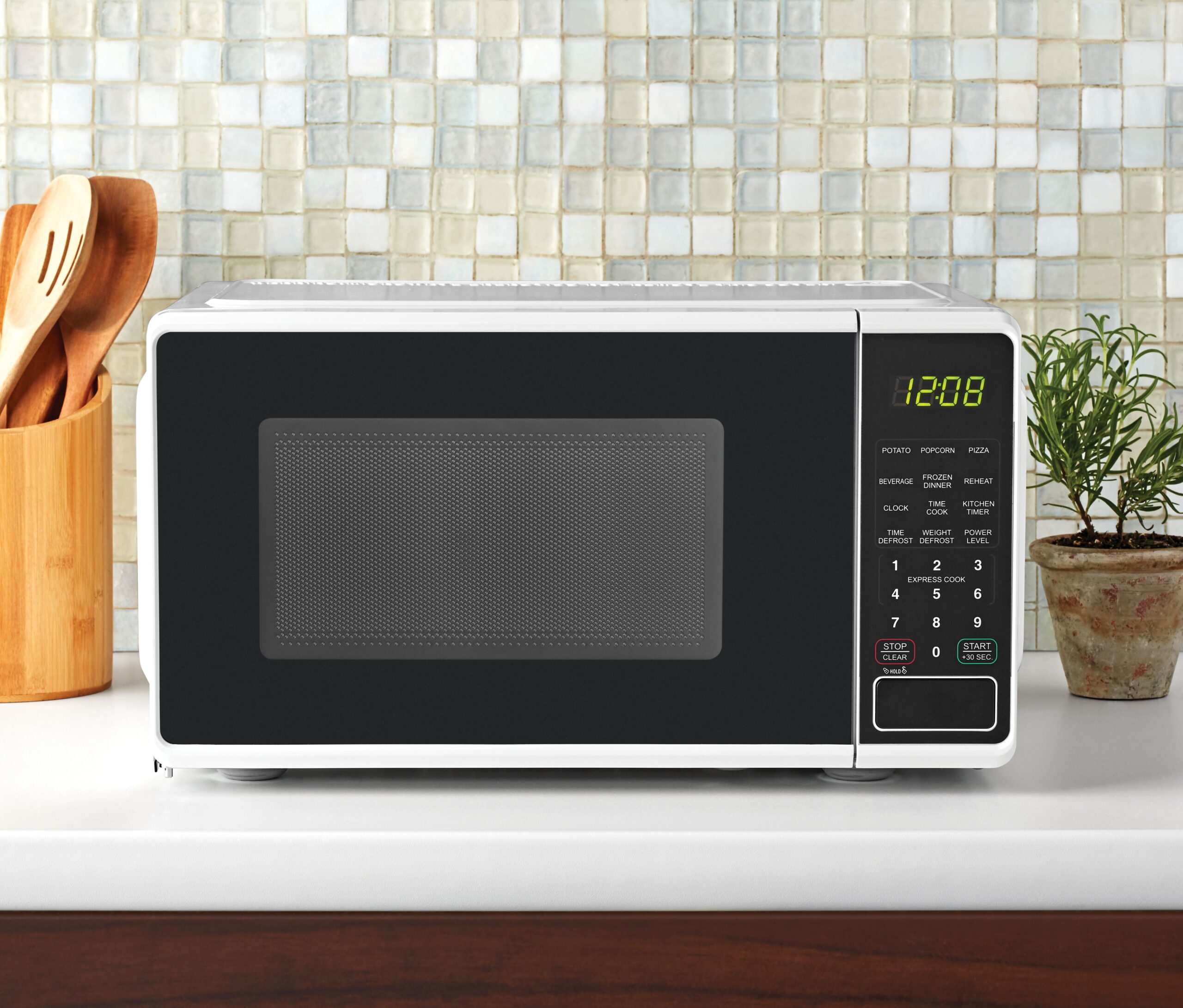 Mainstays 0.7 Cu ft Compact Countertop Microwave Oven. White