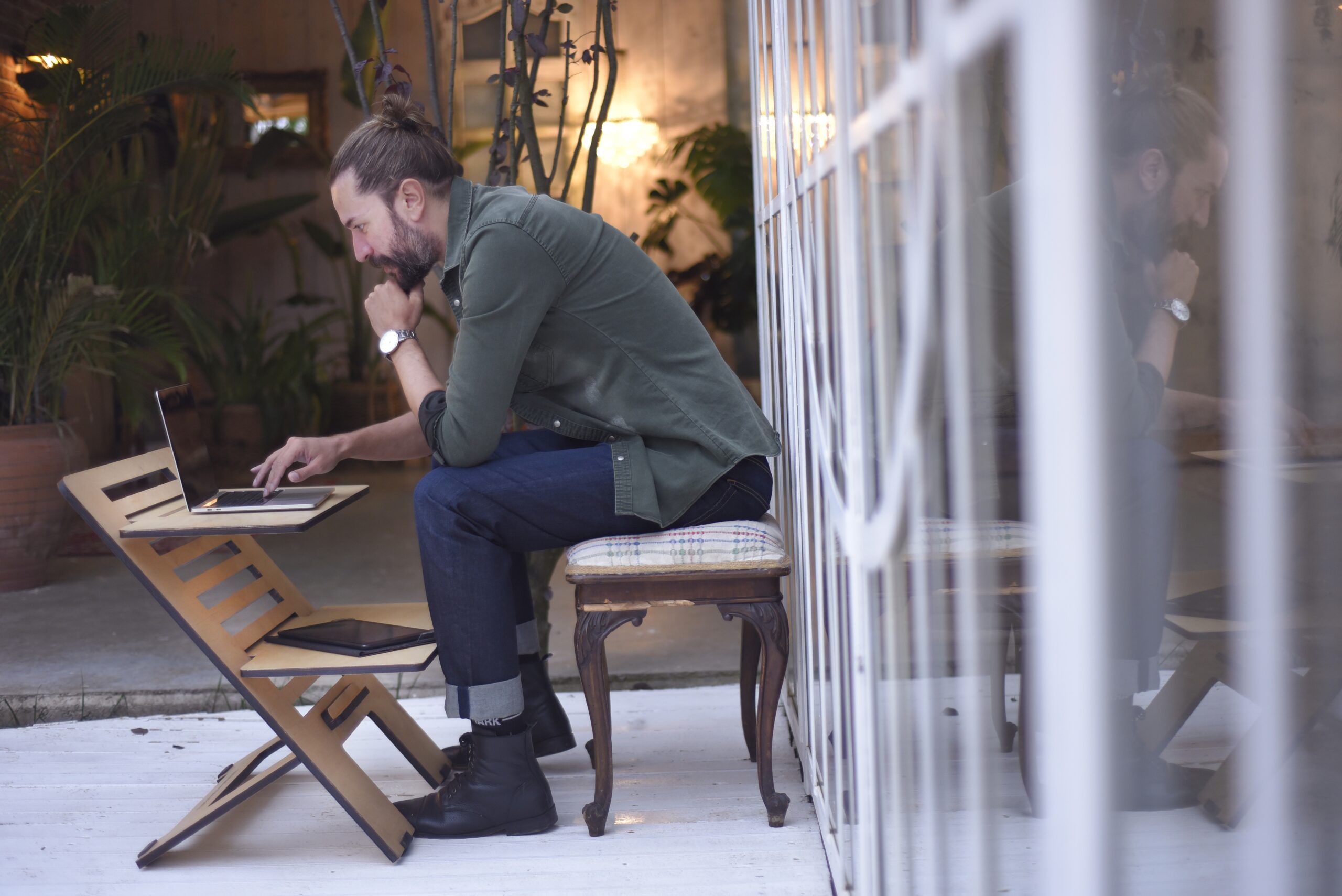 Angelycia Standing Desk with 2 Shelves Adjustable Height. Practical as Office Desk. Home Office Desks. Convenient as Computer Table. Laptop Riser. Monitor Stand for Desk. Flexispot Stand Up Desk