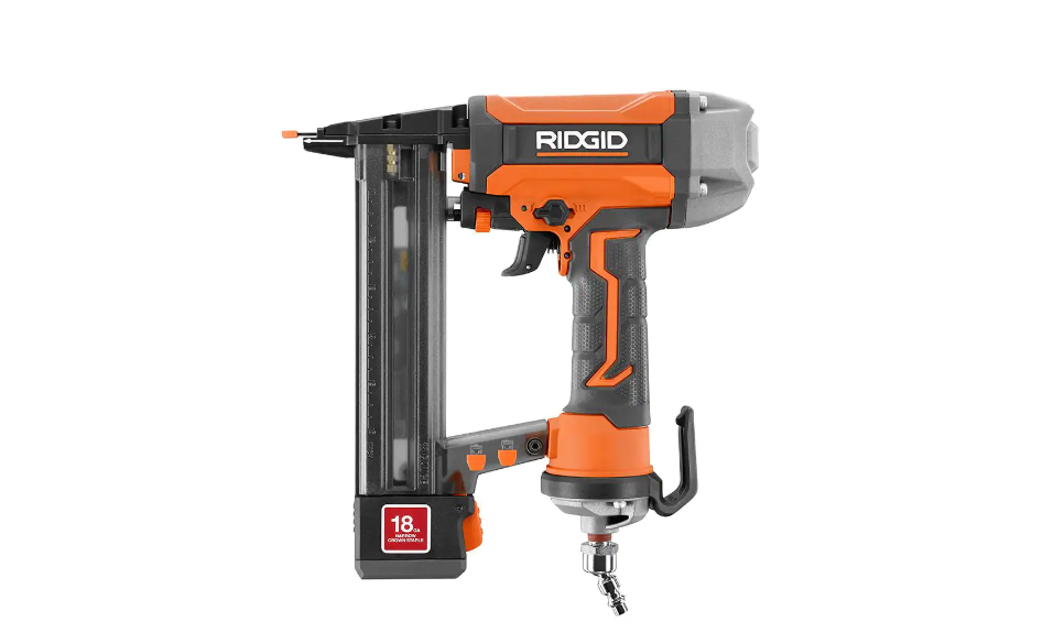 RIDGID R150FSF Pneumatic 18-Gauge 1-1/2 in. Finish Stapler. Contractor-s Bag and (200) Staples