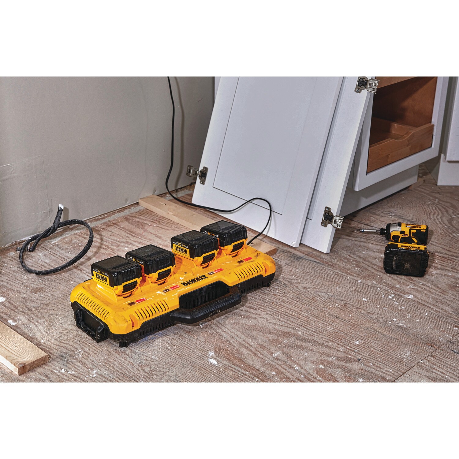 DEWALT 20 Lithium-ion Battery Charger (Charger Included)