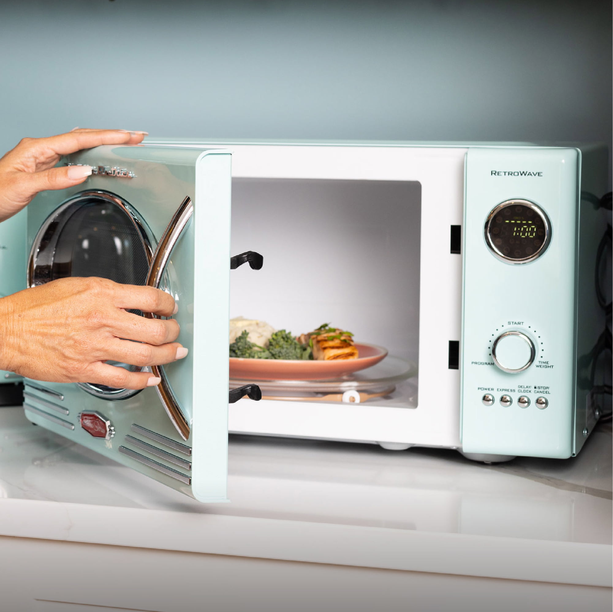 Nostalgia Retro 0.9 Cu. Ft. 800-Watt Countertop Microwave Oven. Aqua