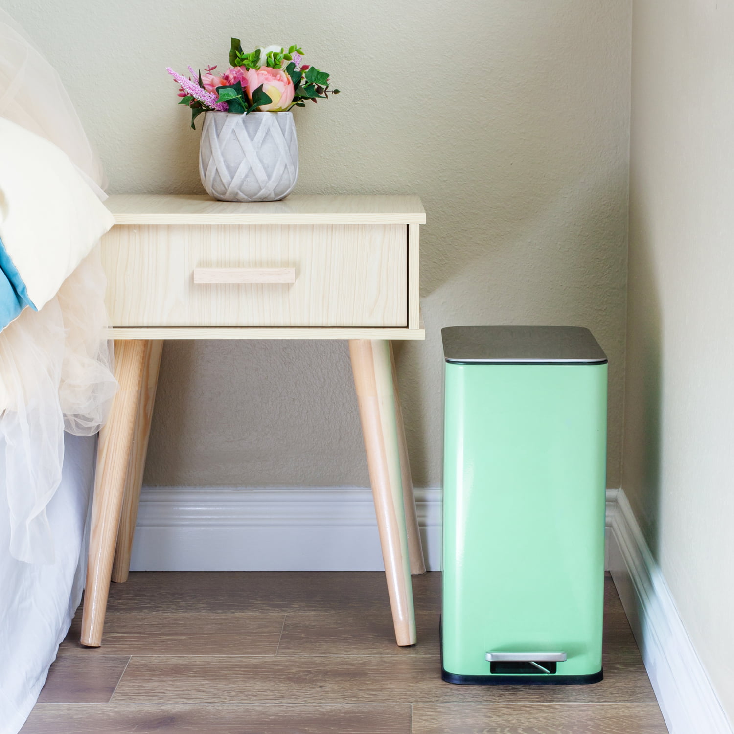 Qualiazero 2.6 Gallon Trash Can. Stainless Steel Step Bathroom Trash Can. Mint