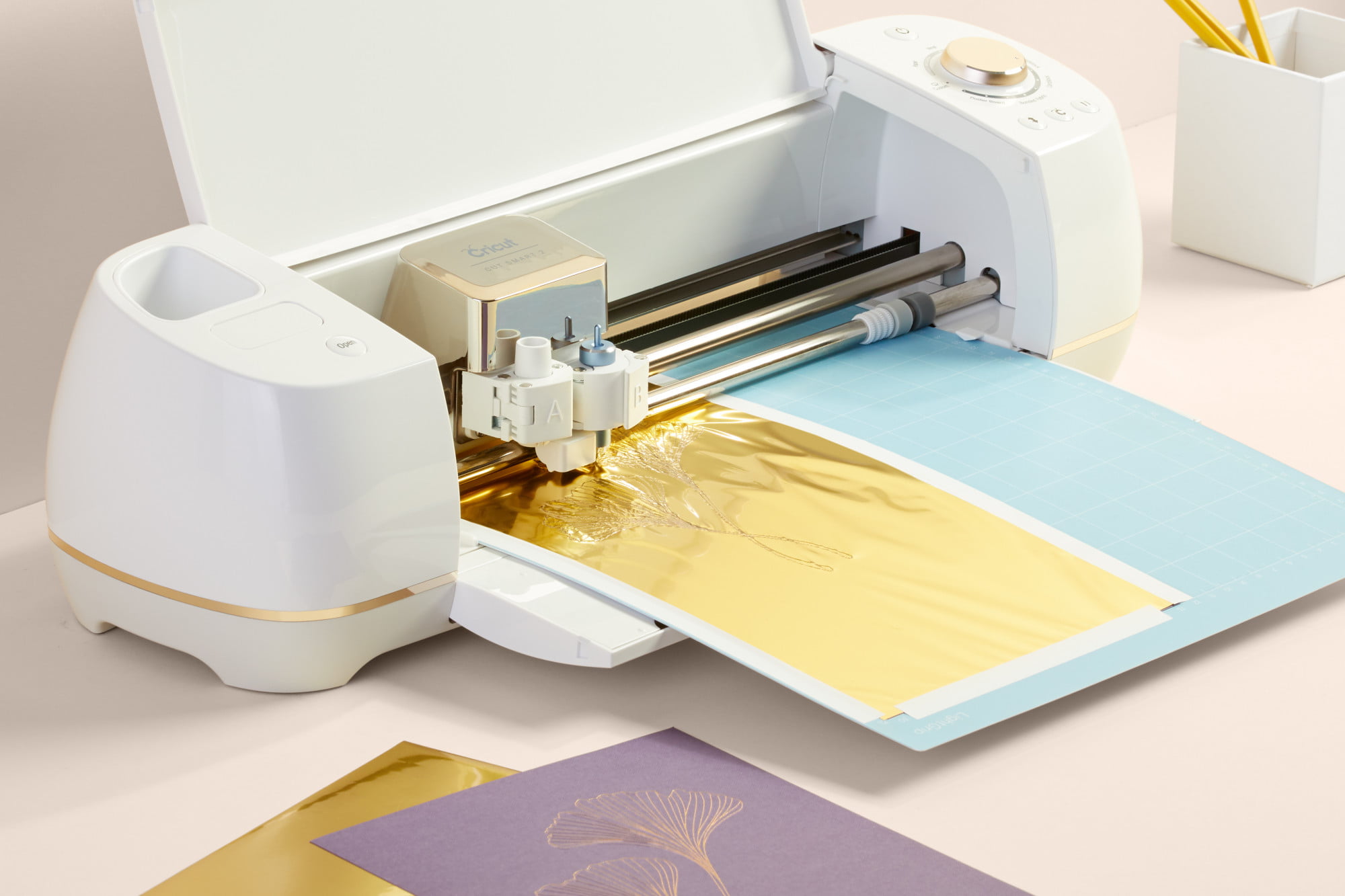Cricut Explore Air® 2 - Cutting Machine. Daybreak +$30 Digital Content. White