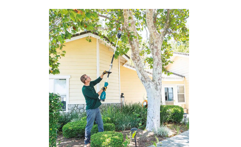 Makita XUX02SM1X4 18V LXT Lithium-Ion Brushless Cordless Couple Shaft Power Head Kit w/String Trimmer & 10 in. Pole Saw Attachments 4.0Ah