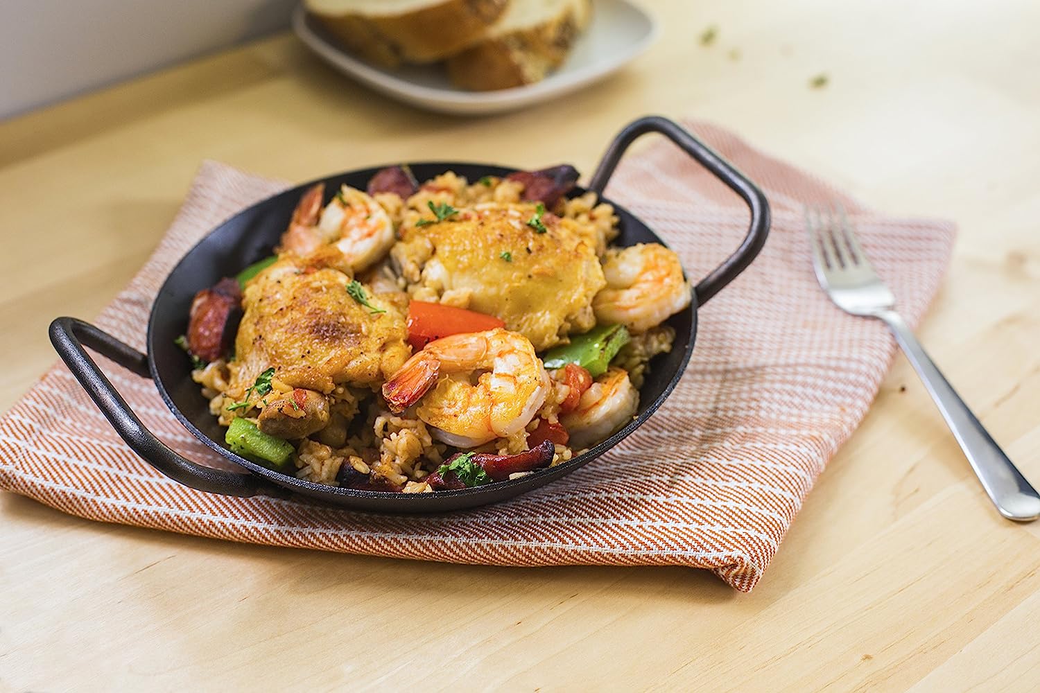 Lodge Manufacturing Company CRS8DLH Carbon Steel Skillet. 8″. Black