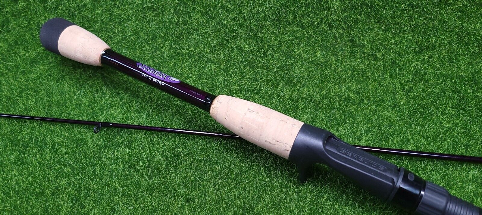 St. Croix Mojo Bass 2-PC Casting Rod 6-8″ Med-Heavy Power Fast Action MJC68MHF2