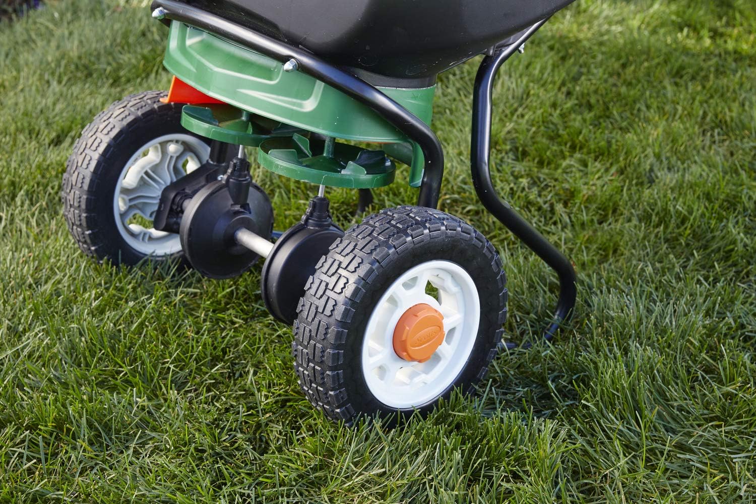 Scotts Elite Spreader. Black/Green