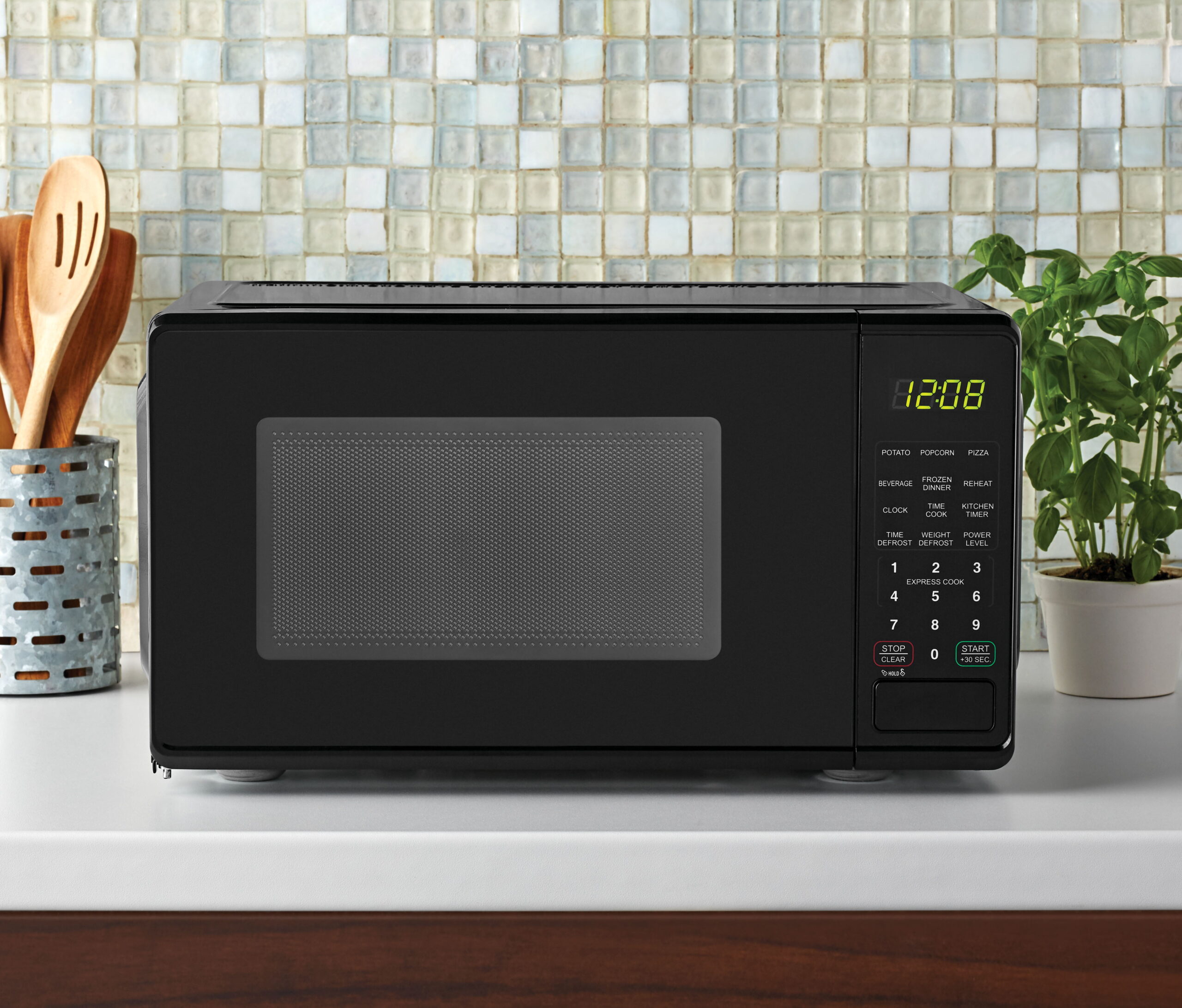 Mainstays 0.7 Cu ft Compact Countertop Microwave Oven. Black