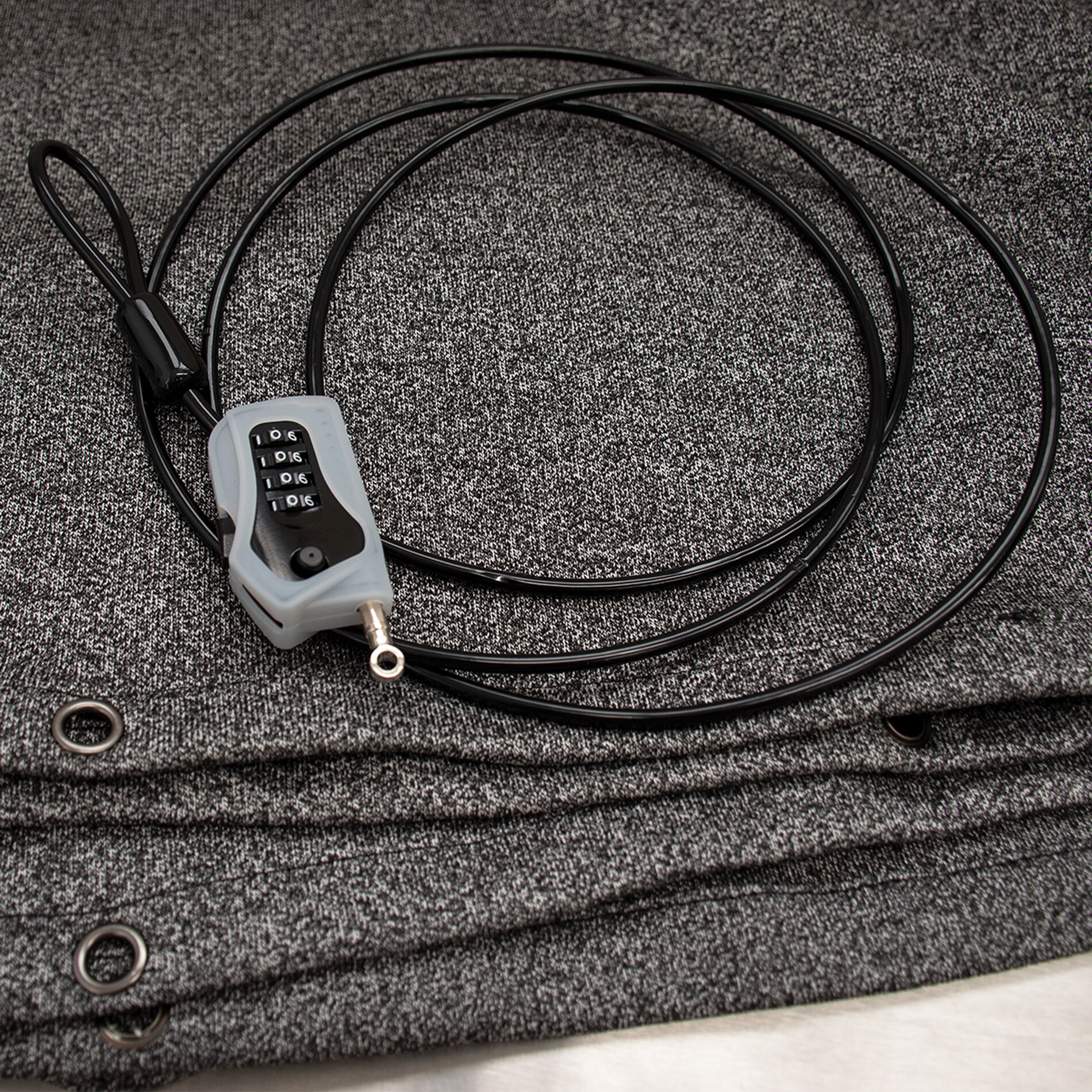 Montezuma Deluxe Revolving Cart Cover With Lock