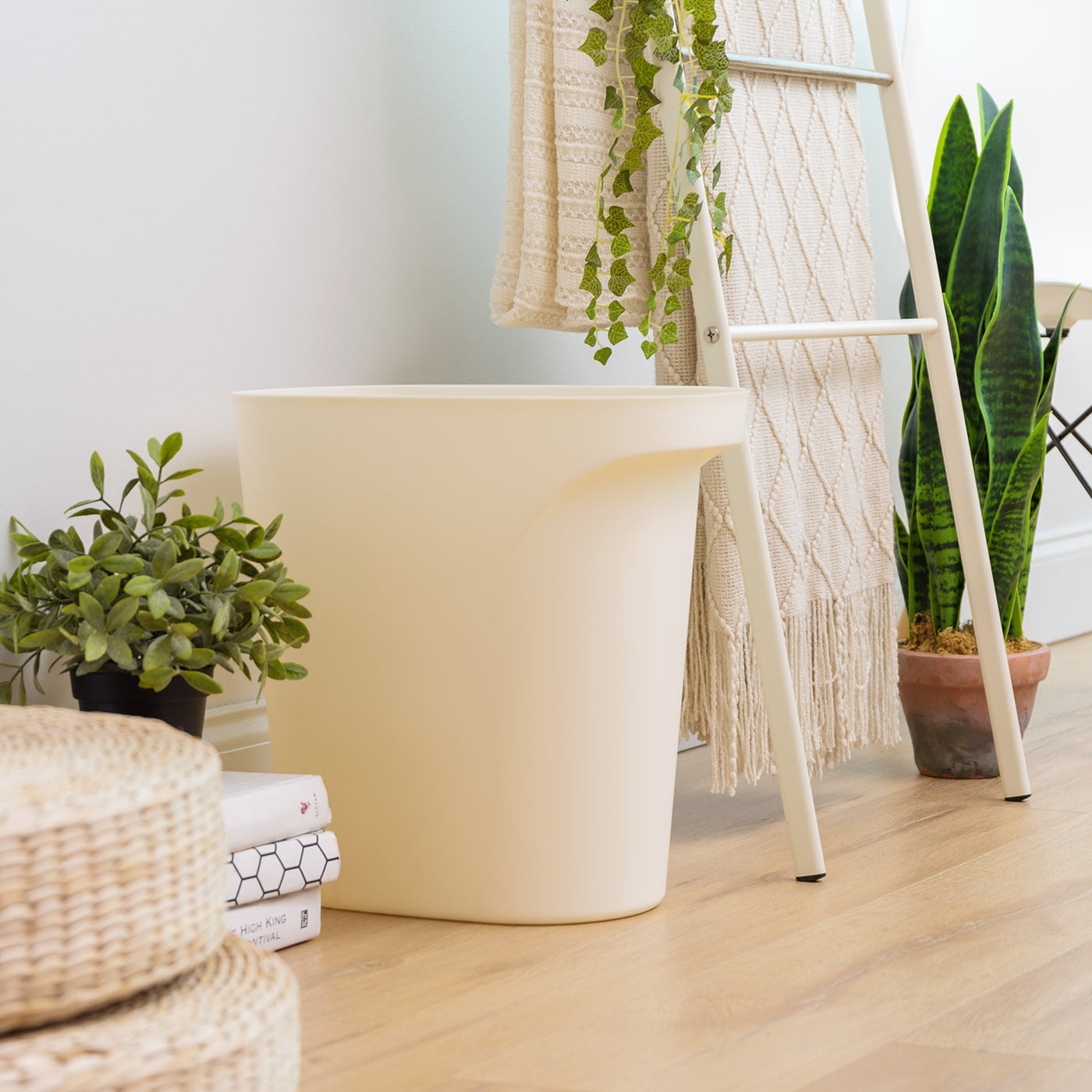 IRIS USA Plastic Trash-Can Wastebasket for Bathroom-Kitchen-Bedroom. 6 Gallon. 2 Pack. Off White