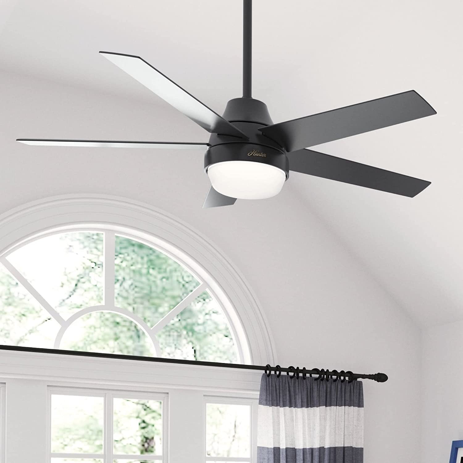 Hunter  Aerodyne 52-in Matte Black LED Indoor Smart Ceiling Fan with Light Remote (5-Blade)