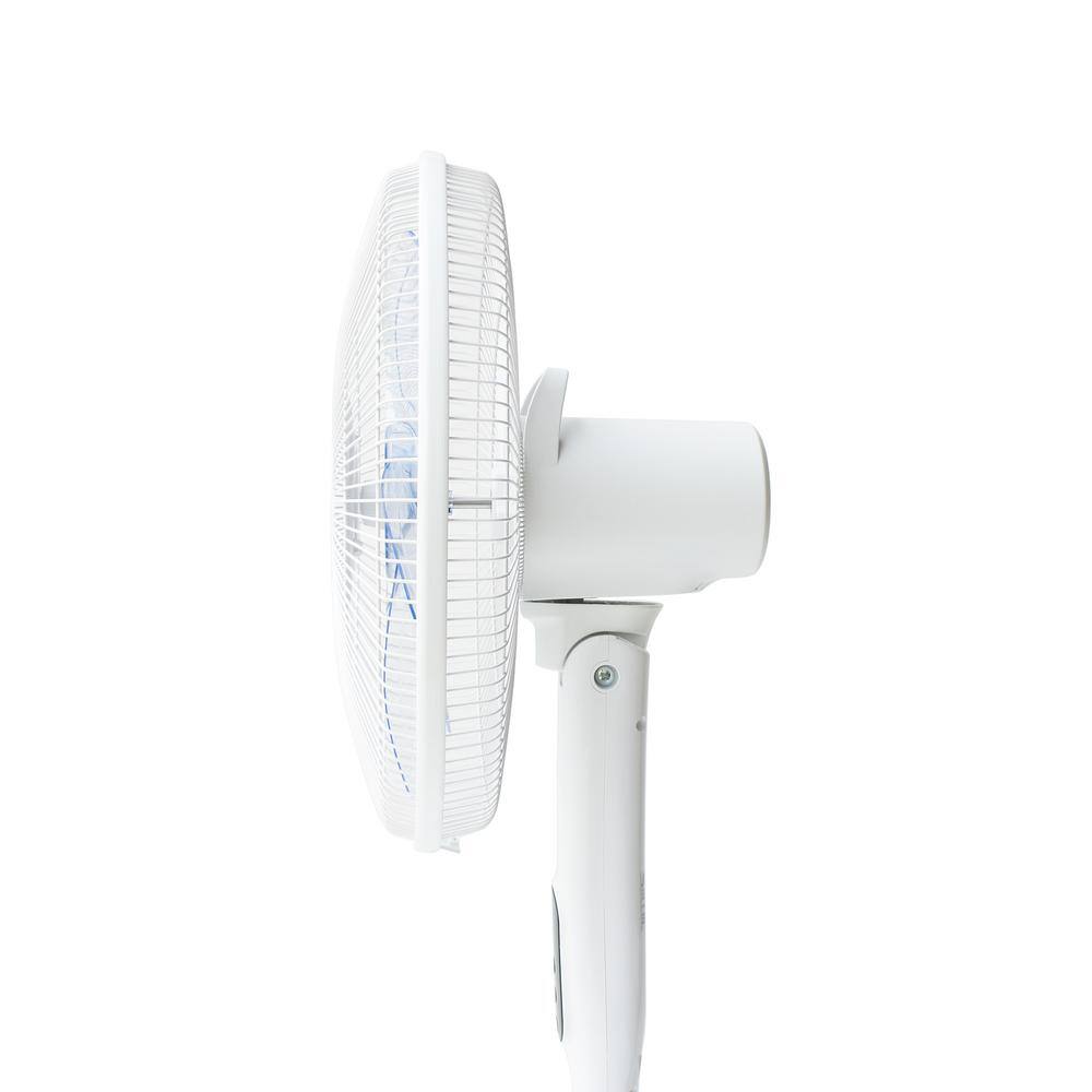 SPT SF-16D48WB 51 in. Oscillating Pedestal Fan with Remote and Timer in White
