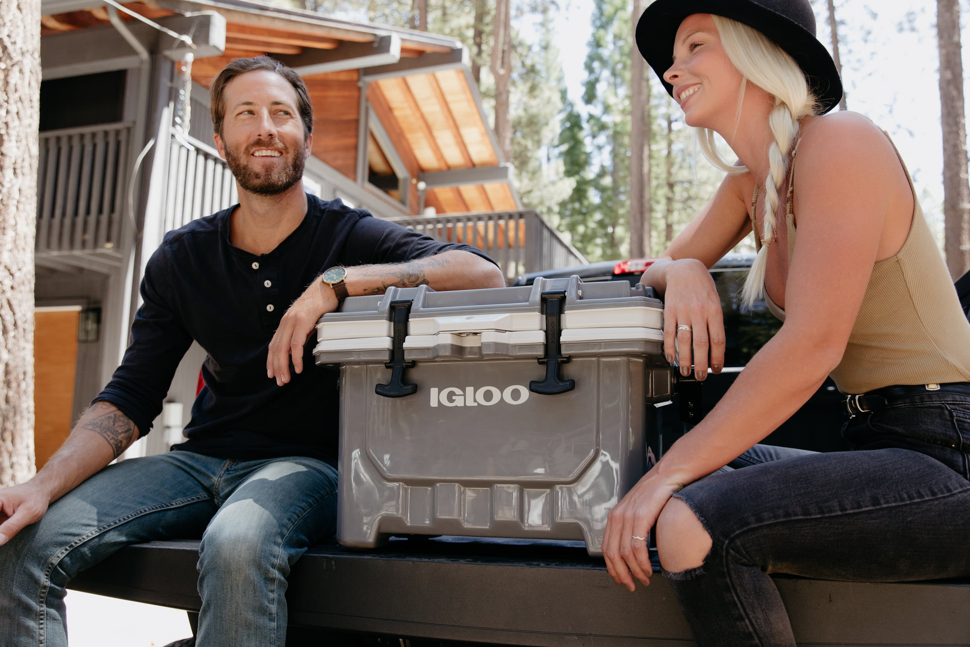 Igloo 24 Qt IMX Hard Sided Cooler. Gray