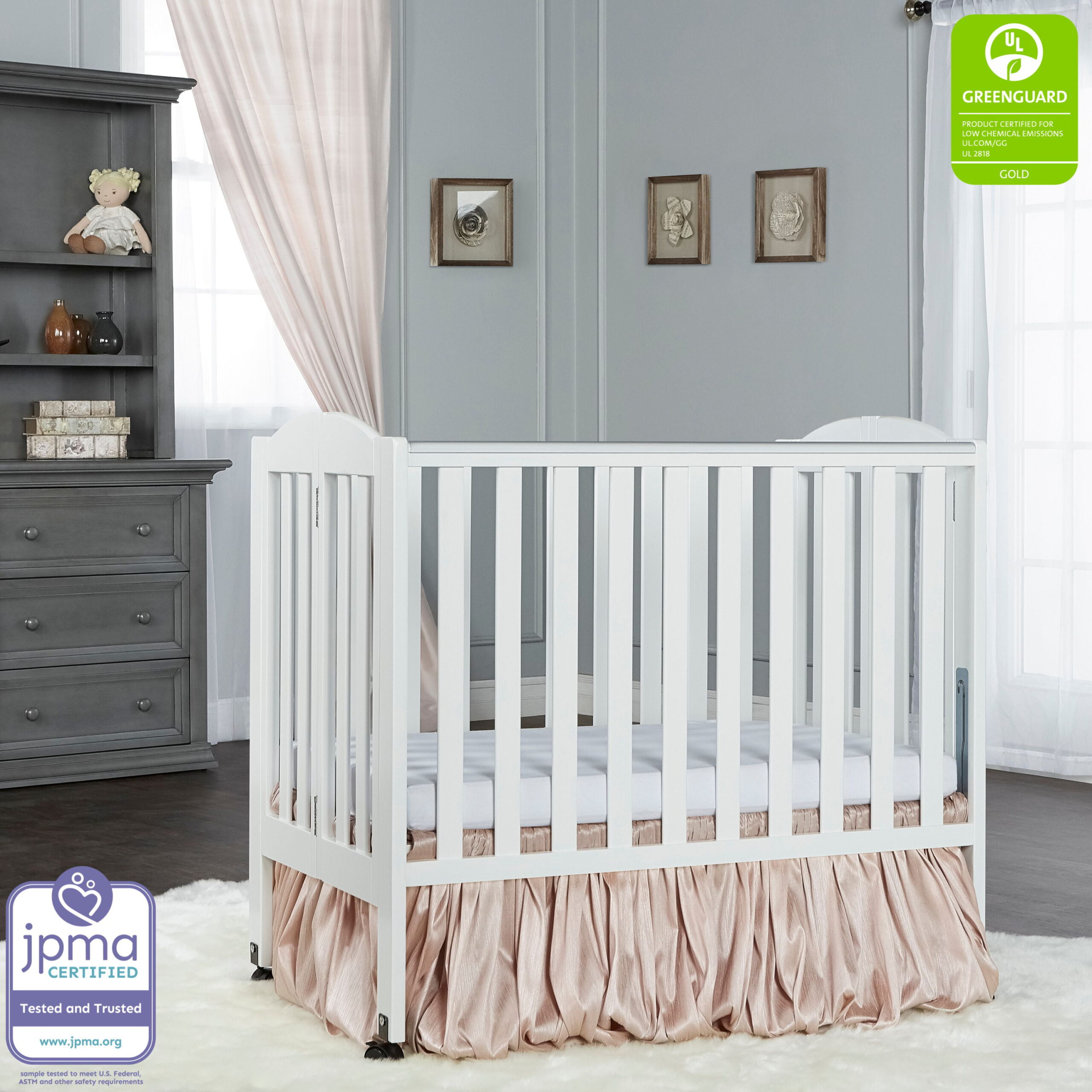 Dream On Me 2-in-1 Folding Portable Mini Crib. White