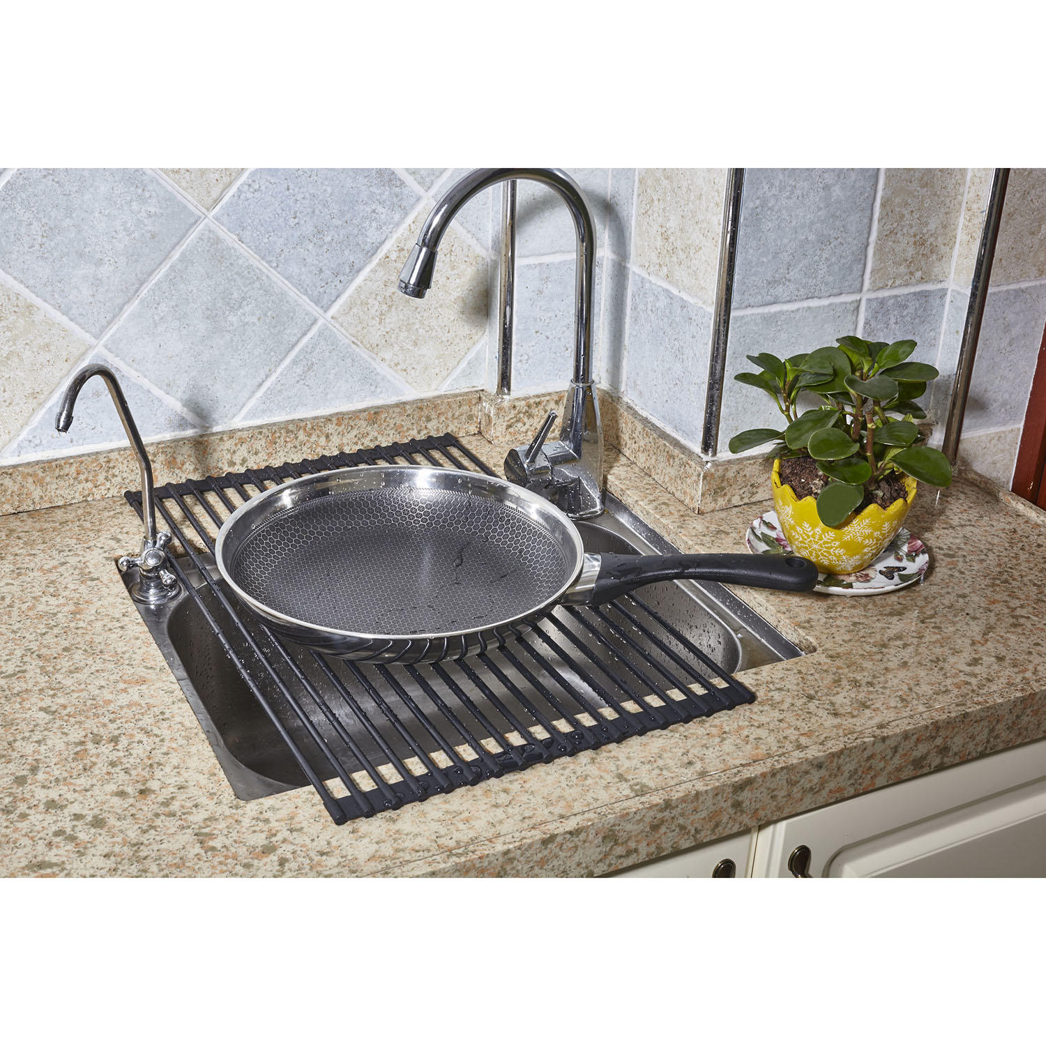 True & Tidy. Multi-Purpose Over The Sink Roll-Up Drying Rack. DR-881. Black