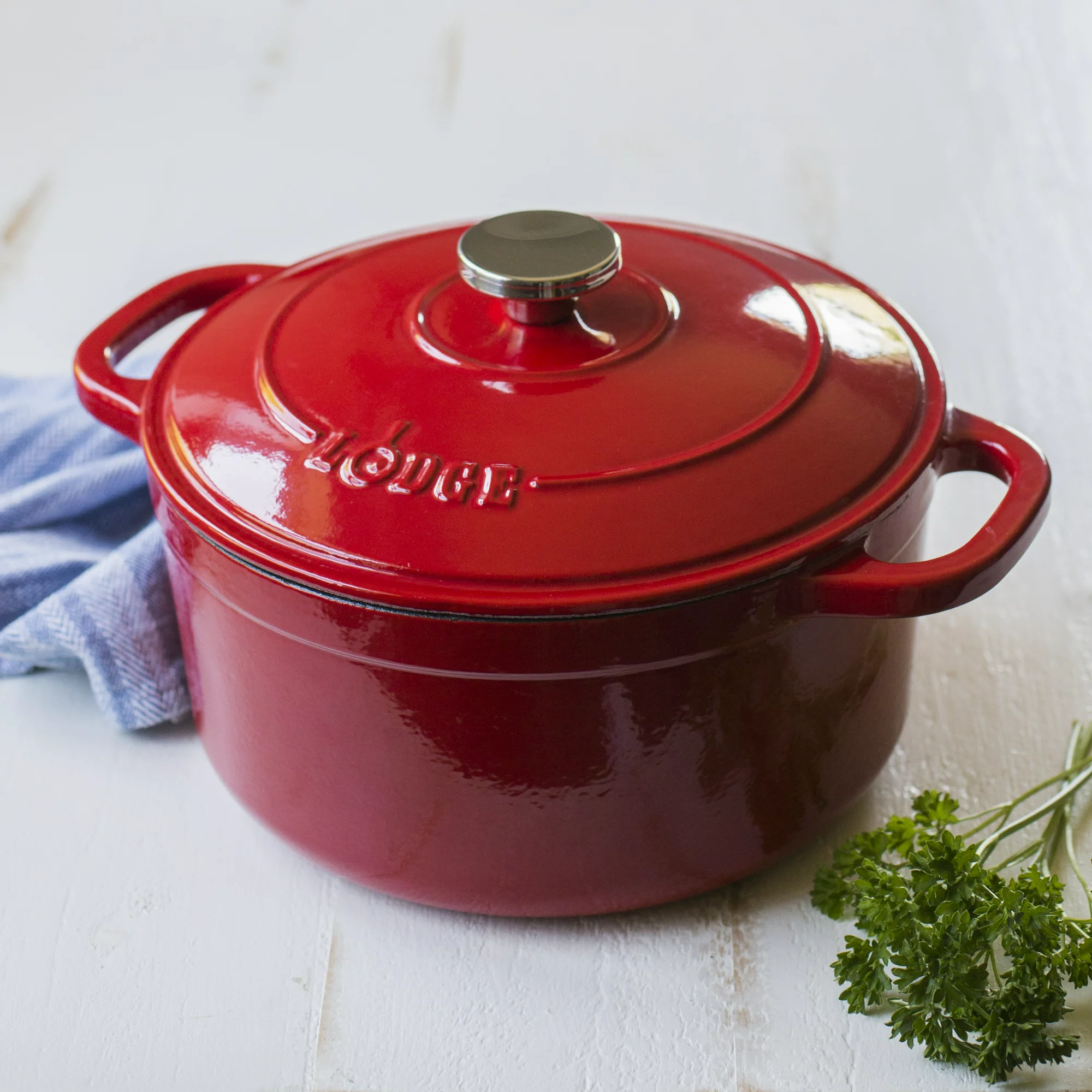 Lodge 5.5 Quart Enameled Cast Iron Dutch Oven. Red