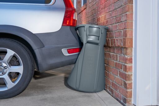 Rubbermaid 32 gal Brute Garage Trash Can with Lid. Grey Garbage Can.  Crush Resistant Material