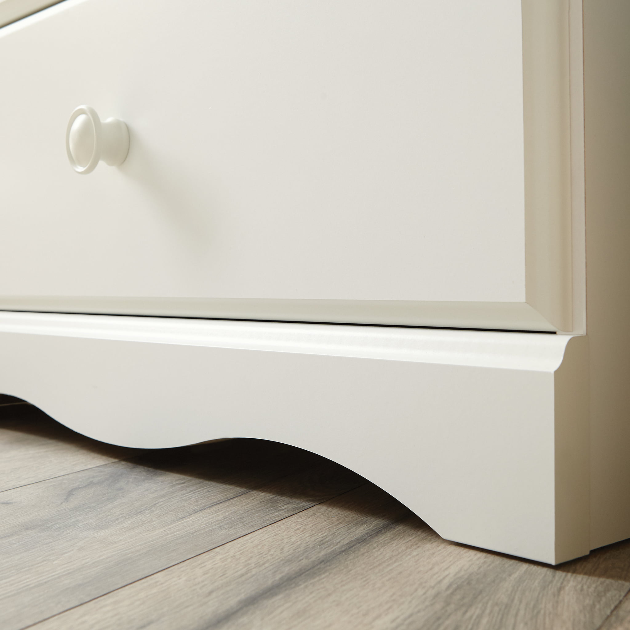 Sauder Storybook 4-Drawer Dresser. Soft White Finish