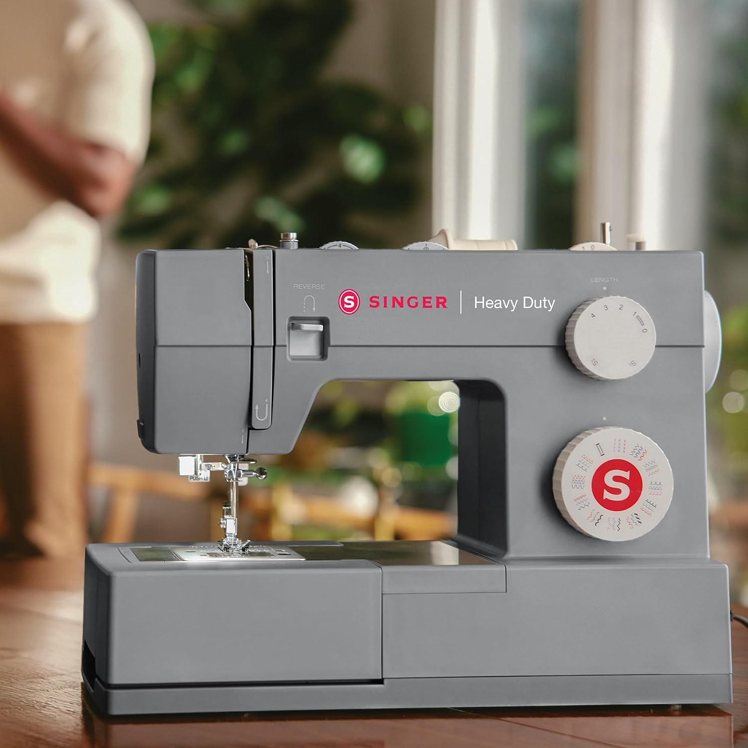 SINGER Heavy Duty Sewing Machine With Included Accessory Kit. 110 Stitch Applications 4432. Perfect For Beginners. Gray