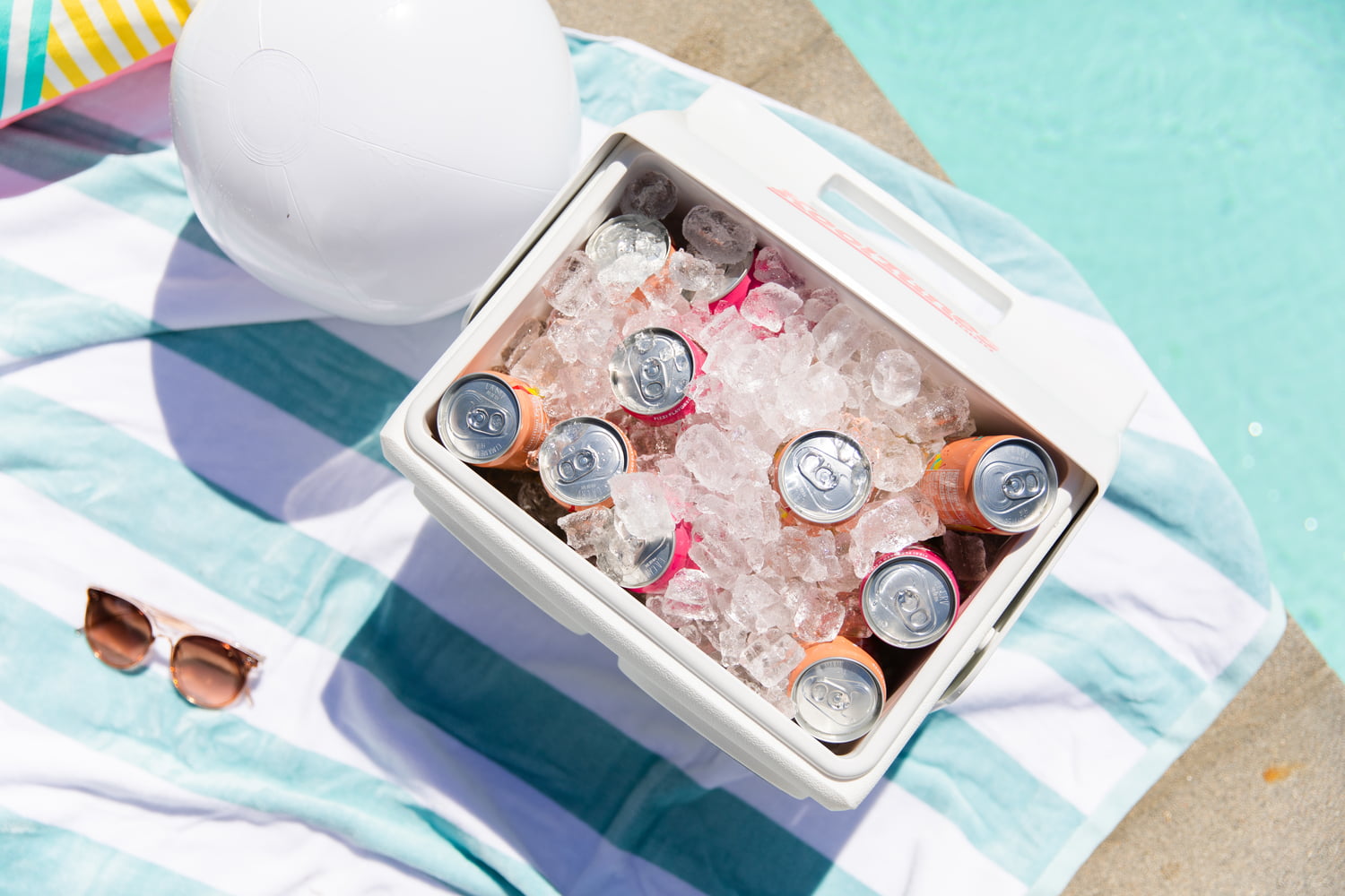 Igloo Playmate Classic KoolTunes 14qt. Hardsided Cooler. White