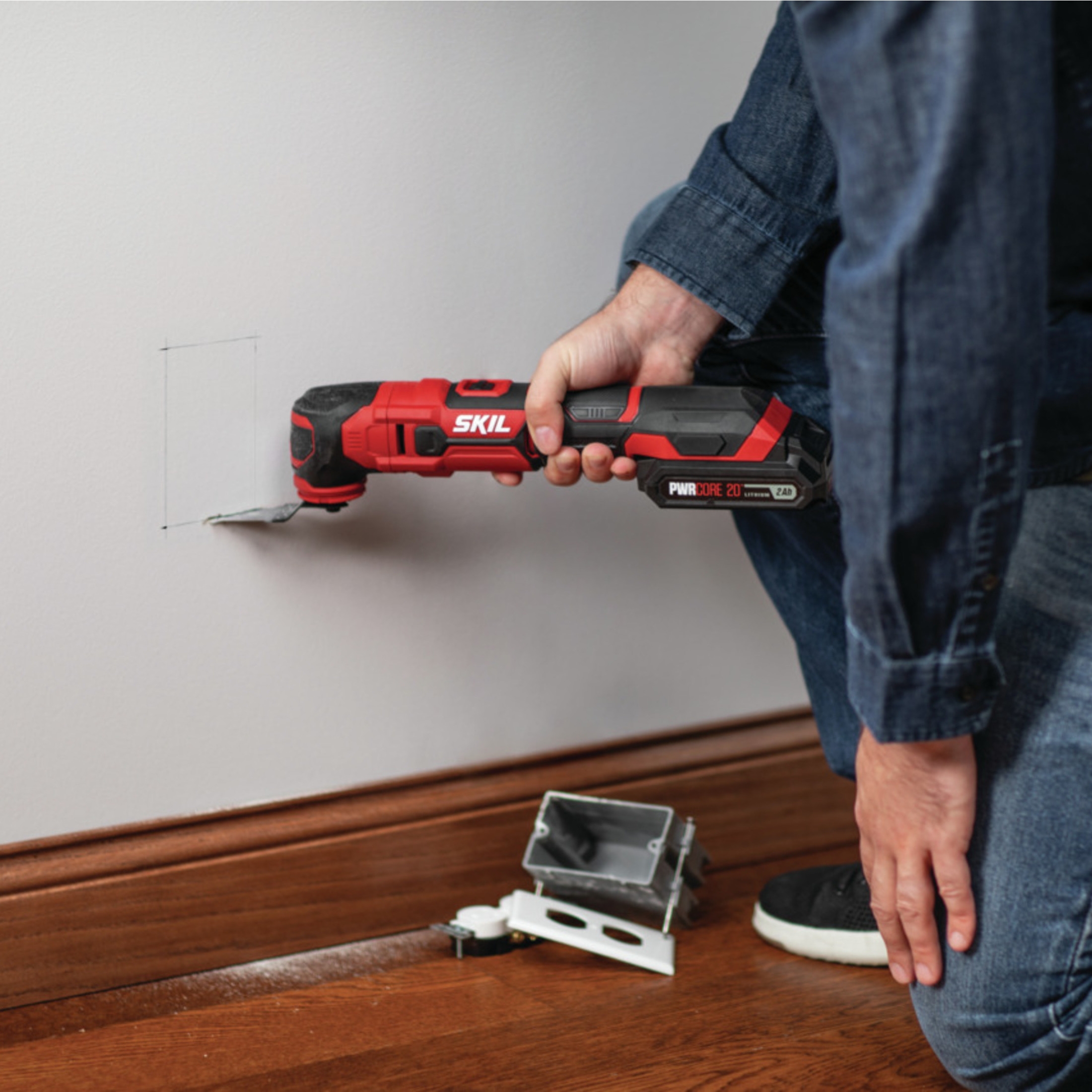 SKIL PWR CORE 20™ 20V Oscillating Tool Kit with 2.0Ah Lithium Battery & Charger. OS593002